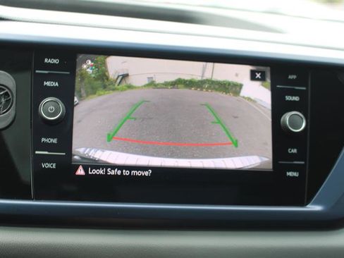 Used 2023 Volkswagen Taos SE w/ Panoramic Sunroof Package image 17