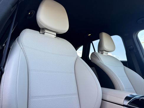 Certified 2025 Mercedes-Benz GLC 300 image 21