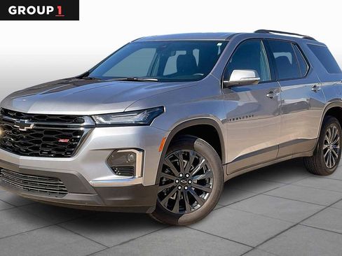 Used 2023 Chevrolet Traverse RS image 1