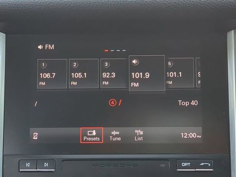 Used 2018 Porsche Macan Base image 21