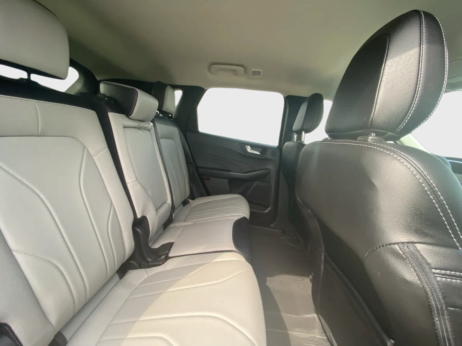 Used 2026 Ford Escape SE w/ PHEV Premium Package FWD image 15