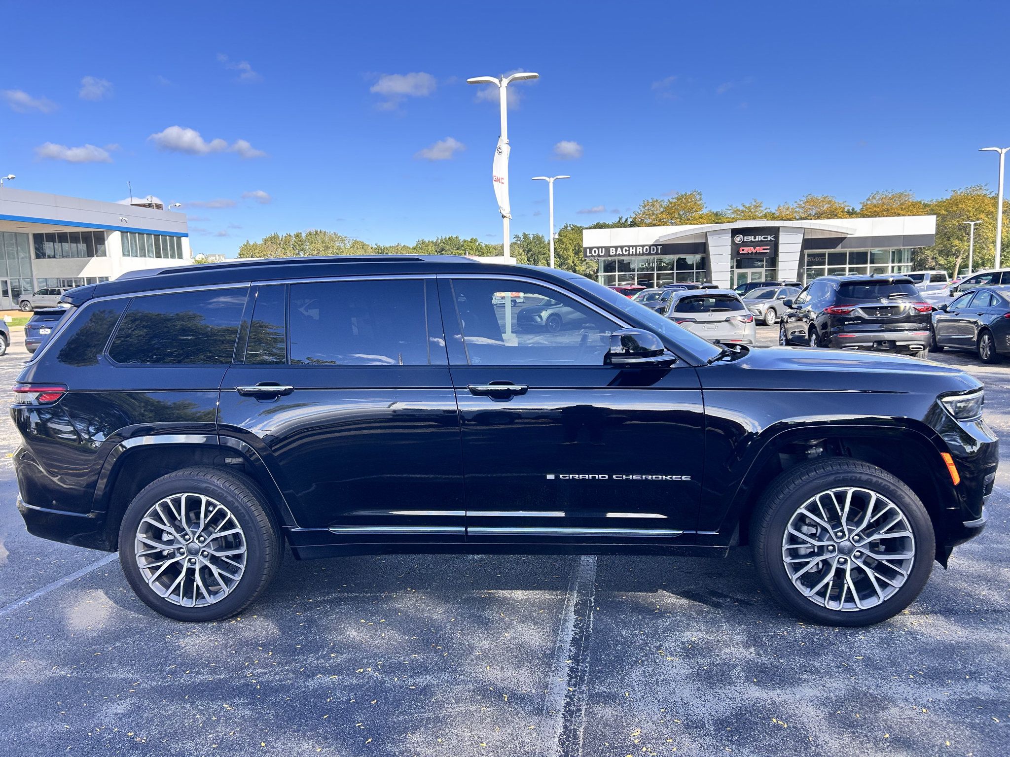 Used 2024 Jeep Grand Cherokee L Summit AWD/4WD image 4