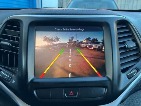 Used 2015 Jeep Cherokee Trailhawk w/ Leather Interior Group image 13