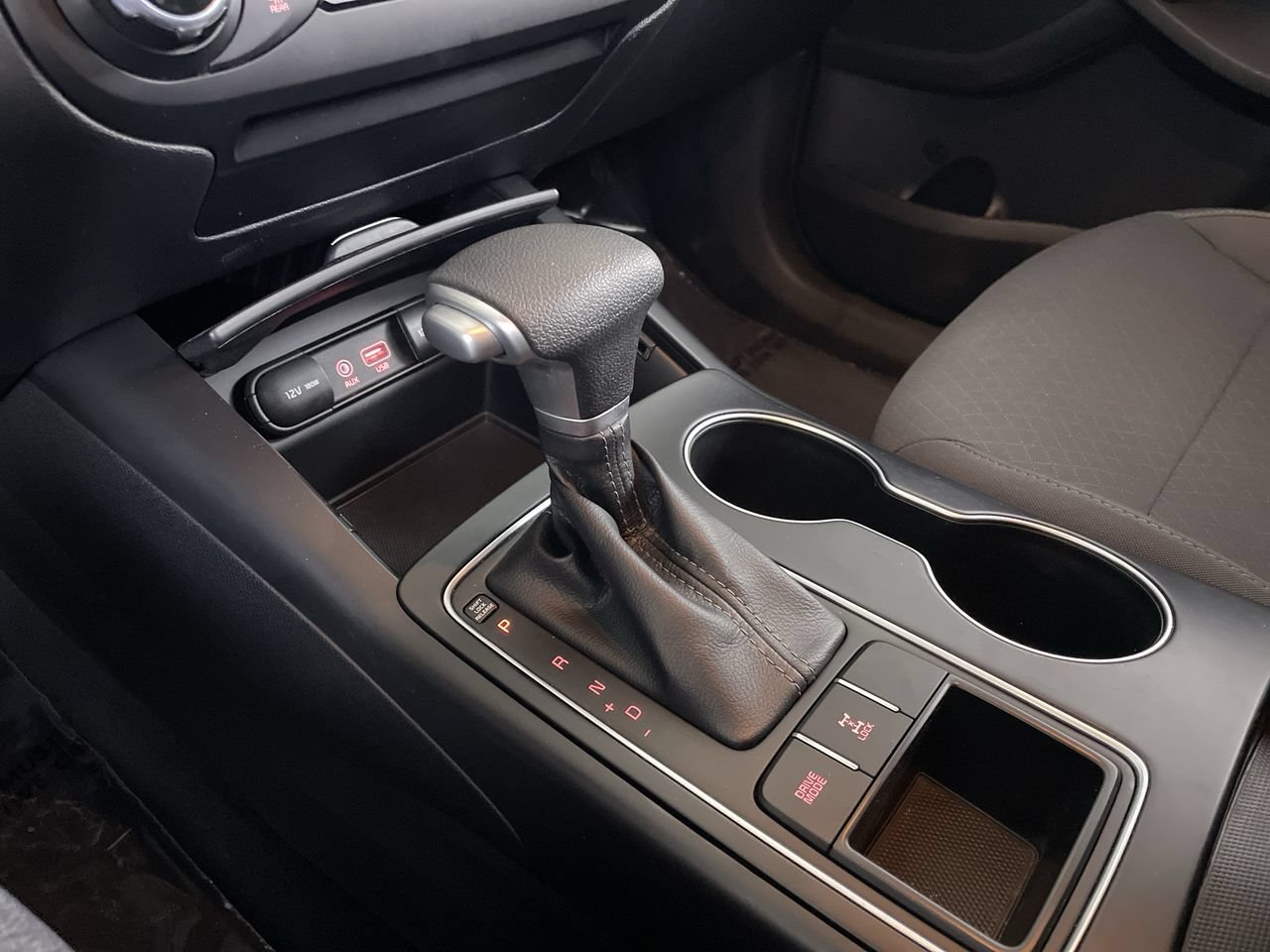 Used 2020 Kia Sorento LX AWD/4WD image 19