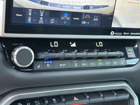 Used 2023 Toyota Tundra Platinum AWD/4WD image 19