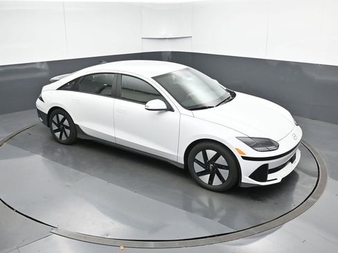 New 2025 Hyundai Ioniq 6 SE image 50