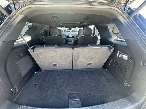 Used 2020 Ford Explorer Limited w/ Class III Trailer Tow Package RWD image 18