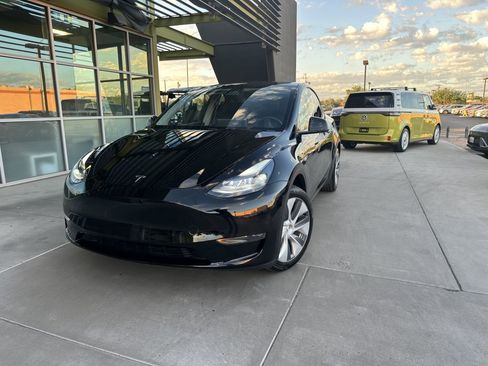 Used 2024 Tesla Model Y Long Range image 2