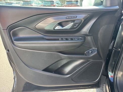 Used 2024 GMC Terrain SLT image 31