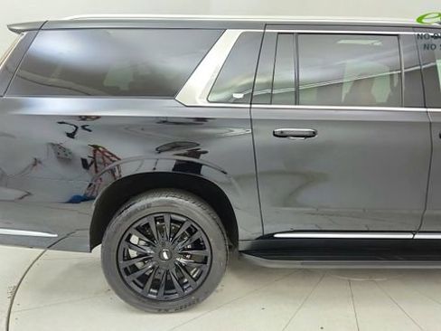 Used 2023 Cadillac Escalade ESV Premium Luxury AWD/4WD image 12