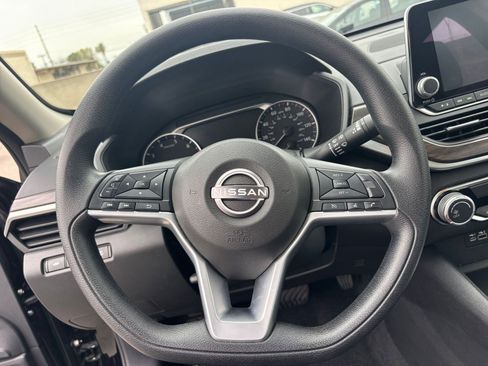 Used 2025 Nissan Altima 2.5 SV image 30