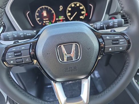 New 2025 Honda Pilot Touring image 17