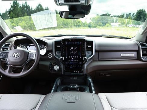 Used 2025 RAM 1500 Laramie AWD/4WD image 34