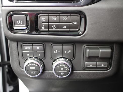 Used 2026 GMC Yukon AT4 Ultimate w/ LPO, Floor Liner Package AWD/4WD image 67