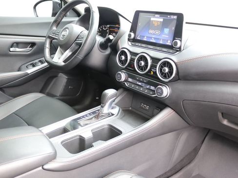 Used 2022 Nissan Sentra SR w/ SR Premium Package image 24