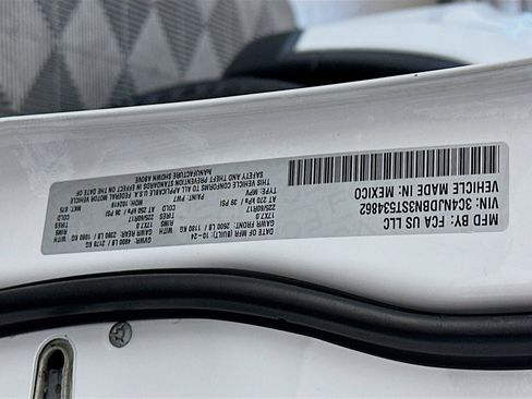 Used 2025 Jeep Compass Latitude image 12