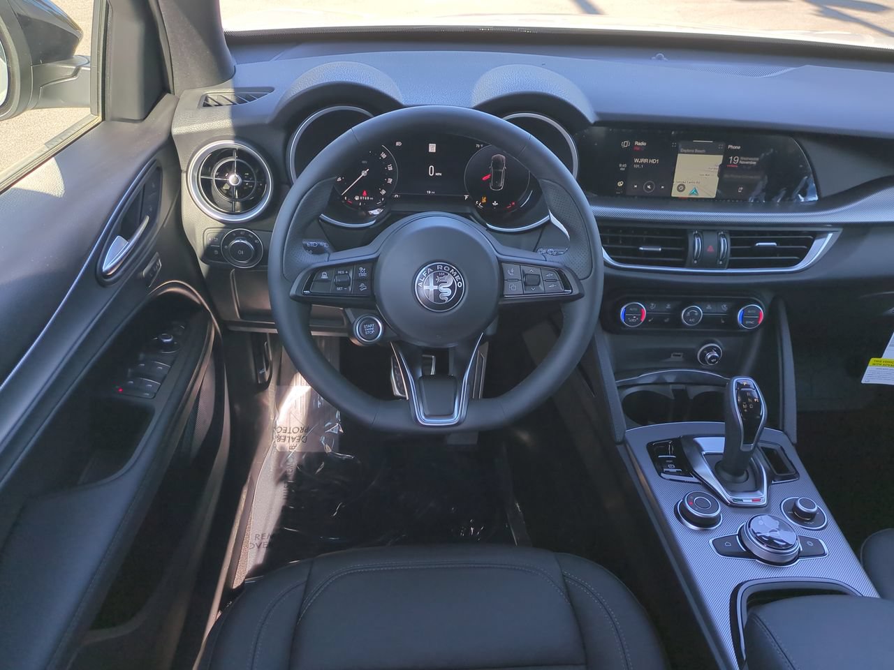 New 2025 Alfa Romeo Stelvio Sprint AWD/4WD image 15