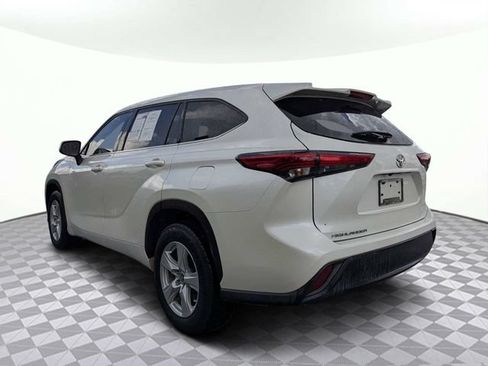 Used 2020 Toyota Highlander L FWD image 6
