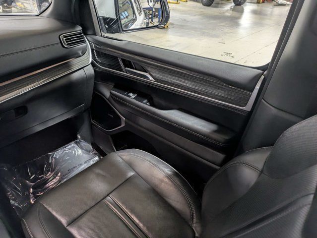 Used 2022 Jeep Wagoneer Series II AWD/4WD image 18