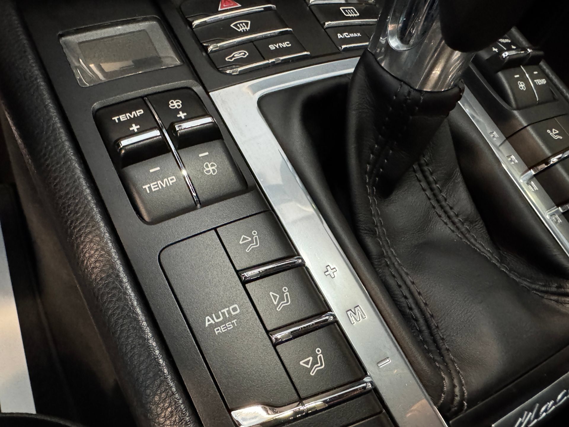 Used 2018 Porsche Macan GTS AWD/4WD image 40