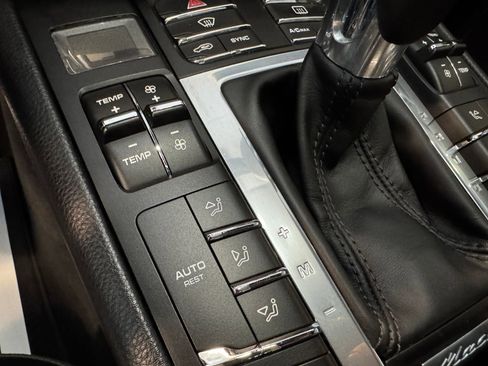 Used 2018 Porsche Macan GTS AWD/4WD image 40