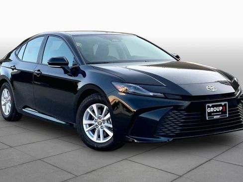 Used 2025 Toyota Camry LE FWD image 3