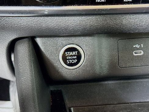 Used 2022 Nissan Rogue SV AWD/4WD image 18