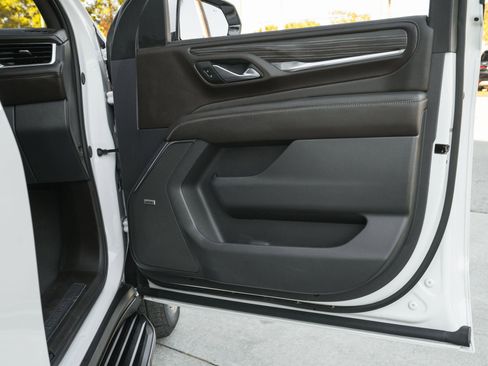 Used 2024 GMC Yukon XL Denali image 38