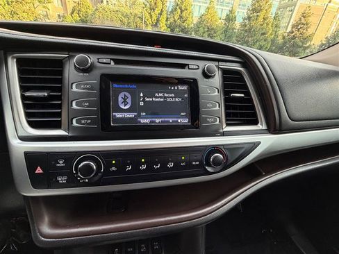 Used 2019 Toyota Highlander LE AWD/4WD image 37