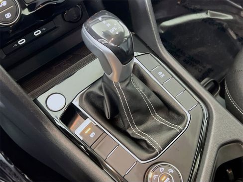 Used 2024 Volkswagen Taos SE image 16