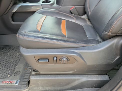 Used 2021 GMC Sierra 1500 AT4 w/ AT4 Value Package AWD/4WD image 5
