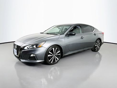 Used 2020 Nissan Altima 2.5 SR FWD image 3