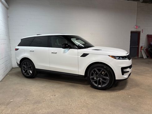 New 2026 Land Rover Range Rover Sport SE AWD/4WD image 5