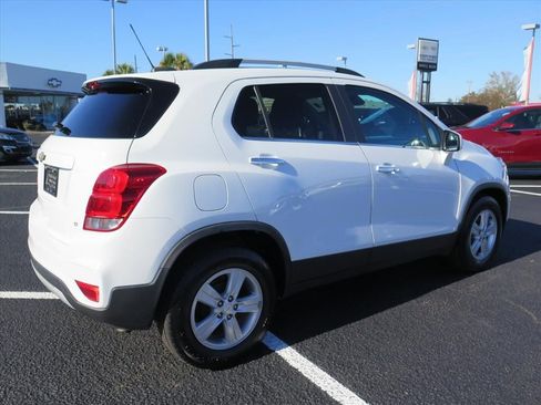 Used 2020 Chevrolet Trax LT w/ LT Convenience Package image 3