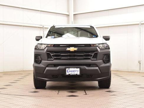 Used 2026 Chevrolet Colorado W/T AWD/4WD image 2