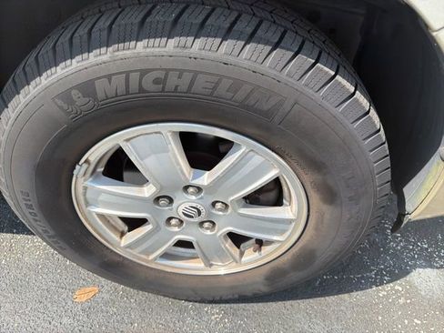 Used 2010 Mercury Mariner 2WD image 5