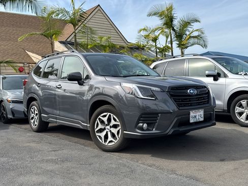 Used 2023 Subaru Forester Premium image 2