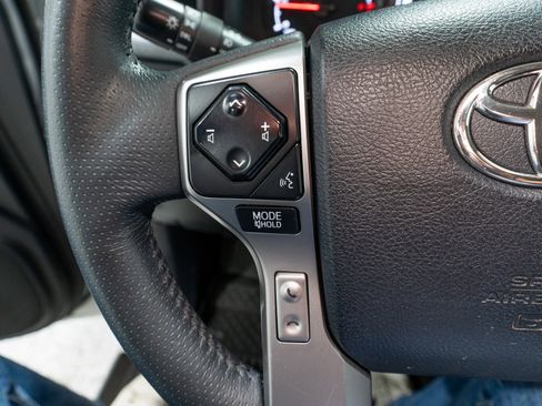 Used 2022 Toyota 4Runner SR5 image 25