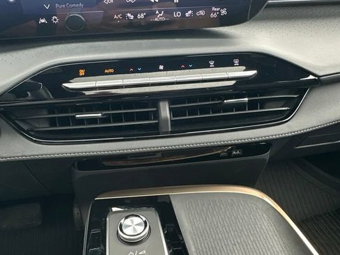 Used 2025 Buick Enclave Avenir w/ LPO, Floor Liner Package FWD image 16