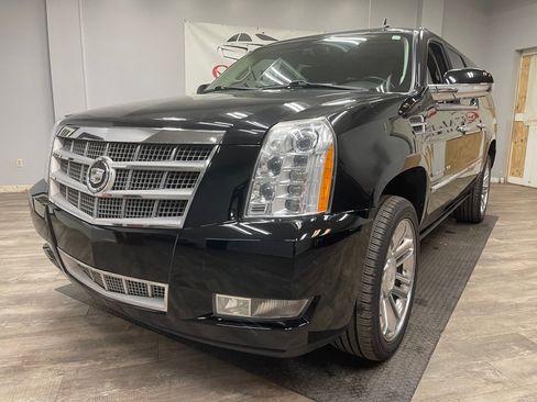 Used 2011 Cadillac Escalade ESV Platinum image 3