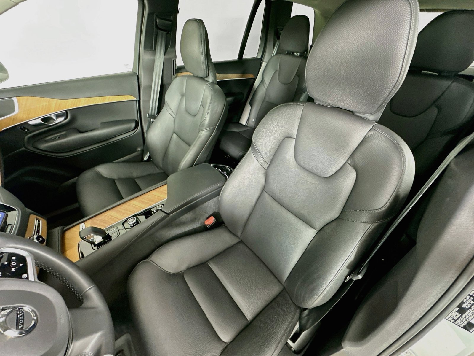 Certified 2025 Volvo XC90 B6 Plus AWD/4WD image 33