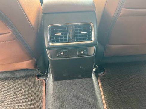 Used 2017 Subaru Outback 3.6R Touring AWD/4WD image 17