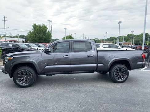 Used 2022 Toyota Tacoma SR5 w/ Technology Package AWD/4WD image 5
