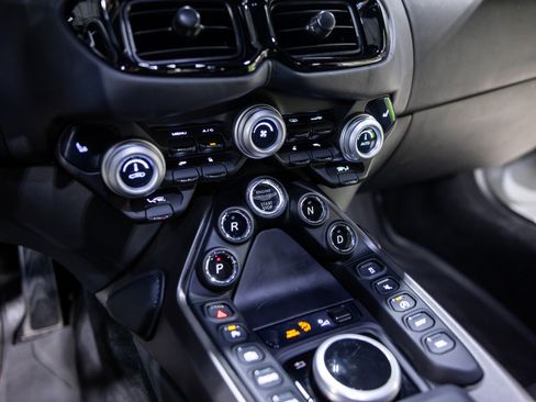 Used 2023 Aston Martin V8 Vantage Coupe RWD image 42