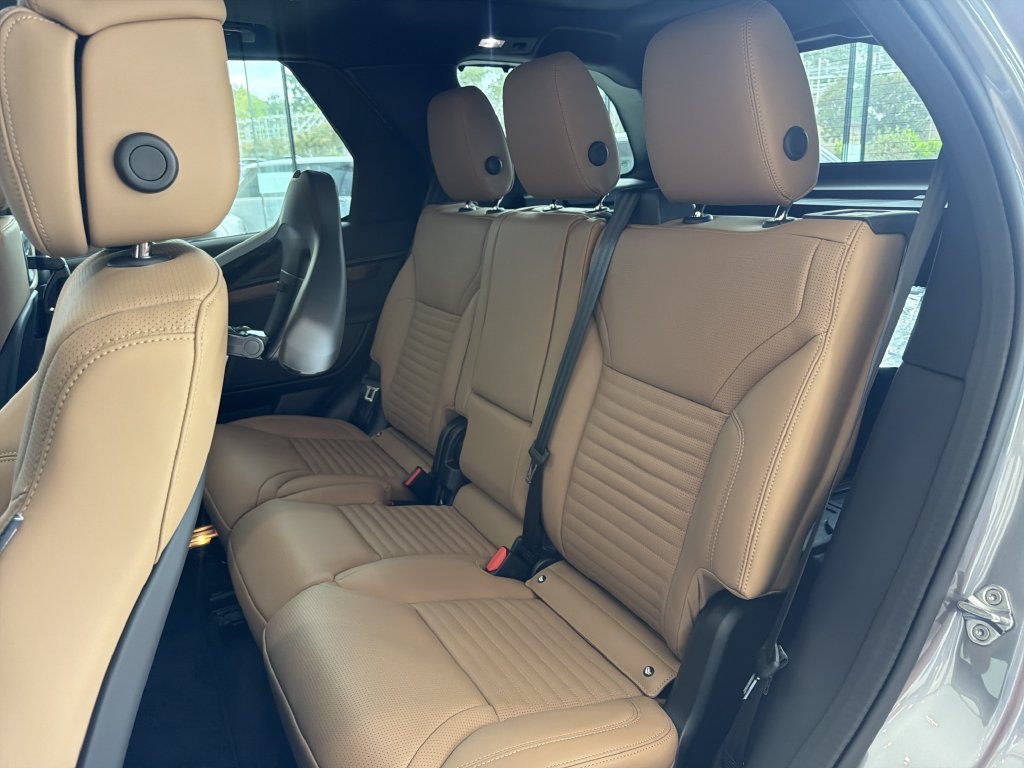 New 2026 Land Rover Discovery Dynamic SE AWD/4WD image 6