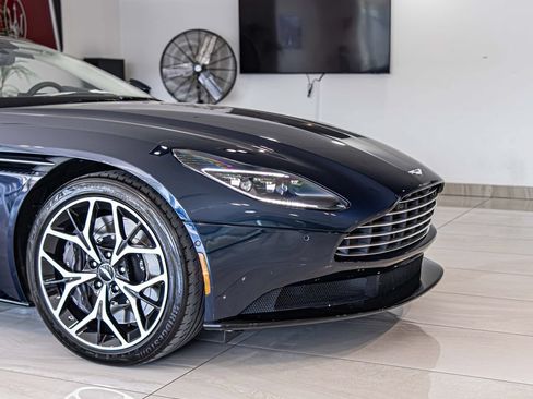 Used 2019 Aston Martin DB11 Volante RWD image 3