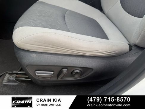 Used 2021 Toyota RAV4 XLE FWD image 11