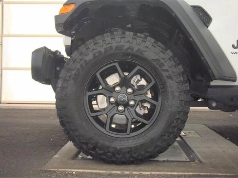 Used 2025 Jeep Wrangler Unlimited Sport AWD/4WD image 11