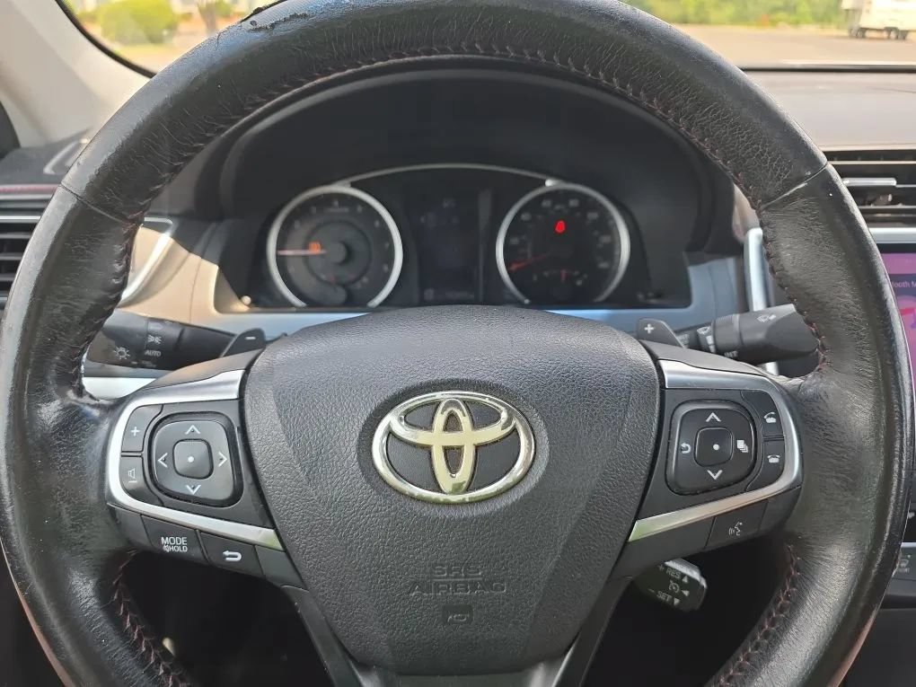 Used 2015 Toyota Camry XSE FWD image 18