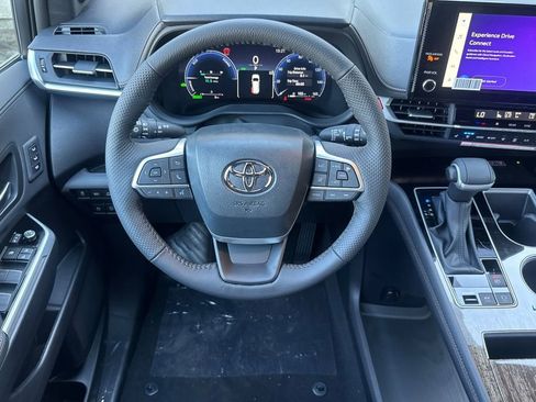 New 2026 Toyota Sienna Platinum image 11